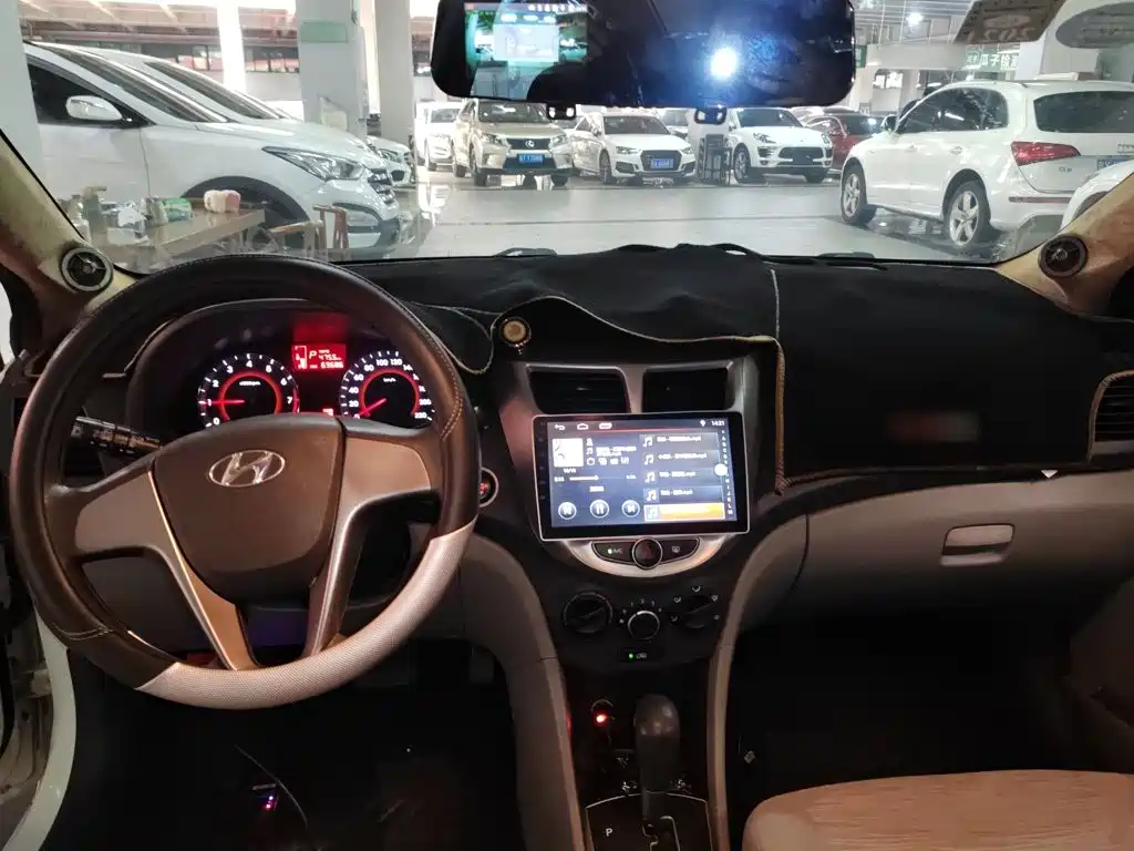 Hyundai Verna 2015 — фото 10
