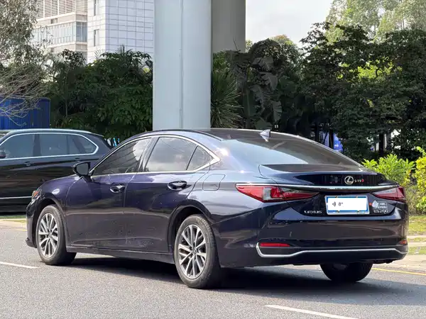 Lexus ES 2023