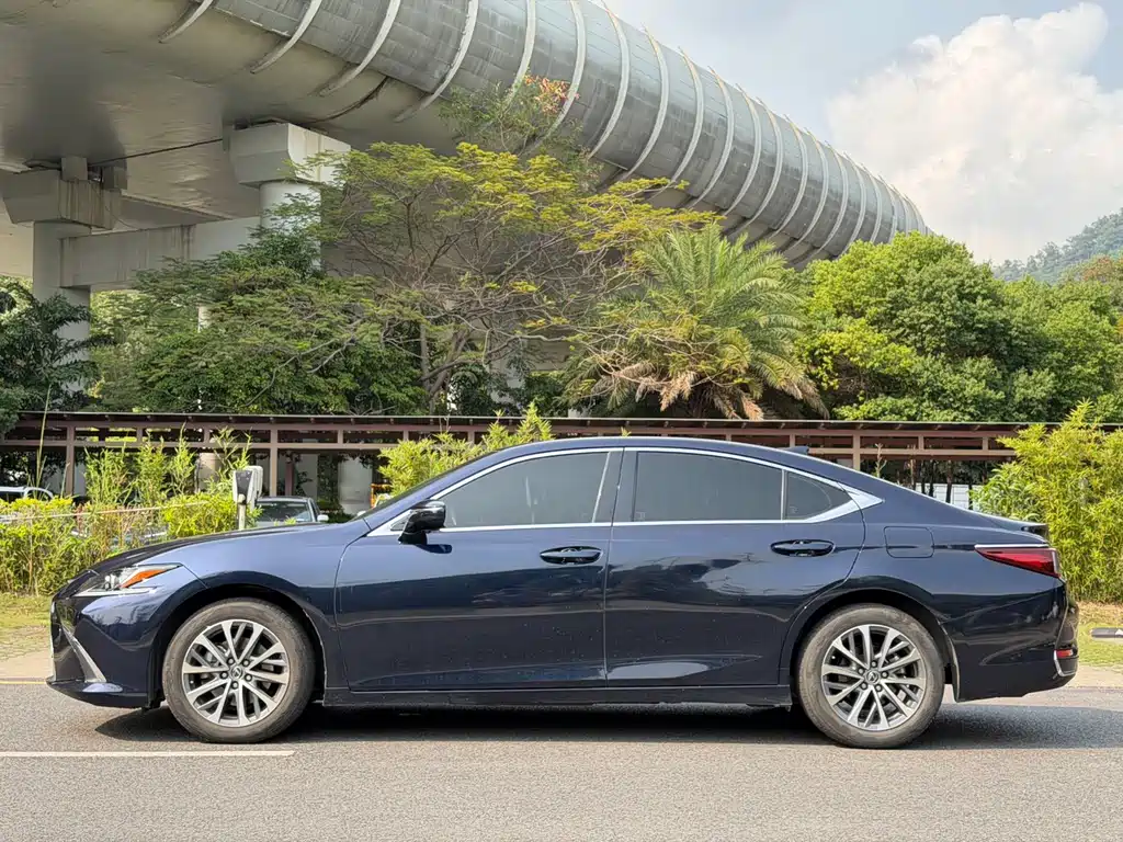 Lexus ES 2023 — фото 7