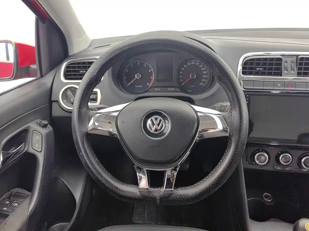 Volkswagen Polo 2015 — фото 11
