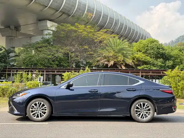 Lexus ES 2023