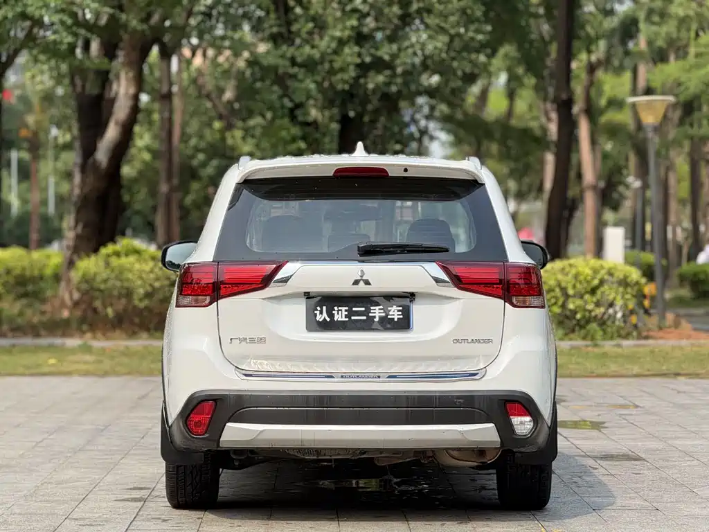 Mitsubishi Outlander 2018 — фото 19