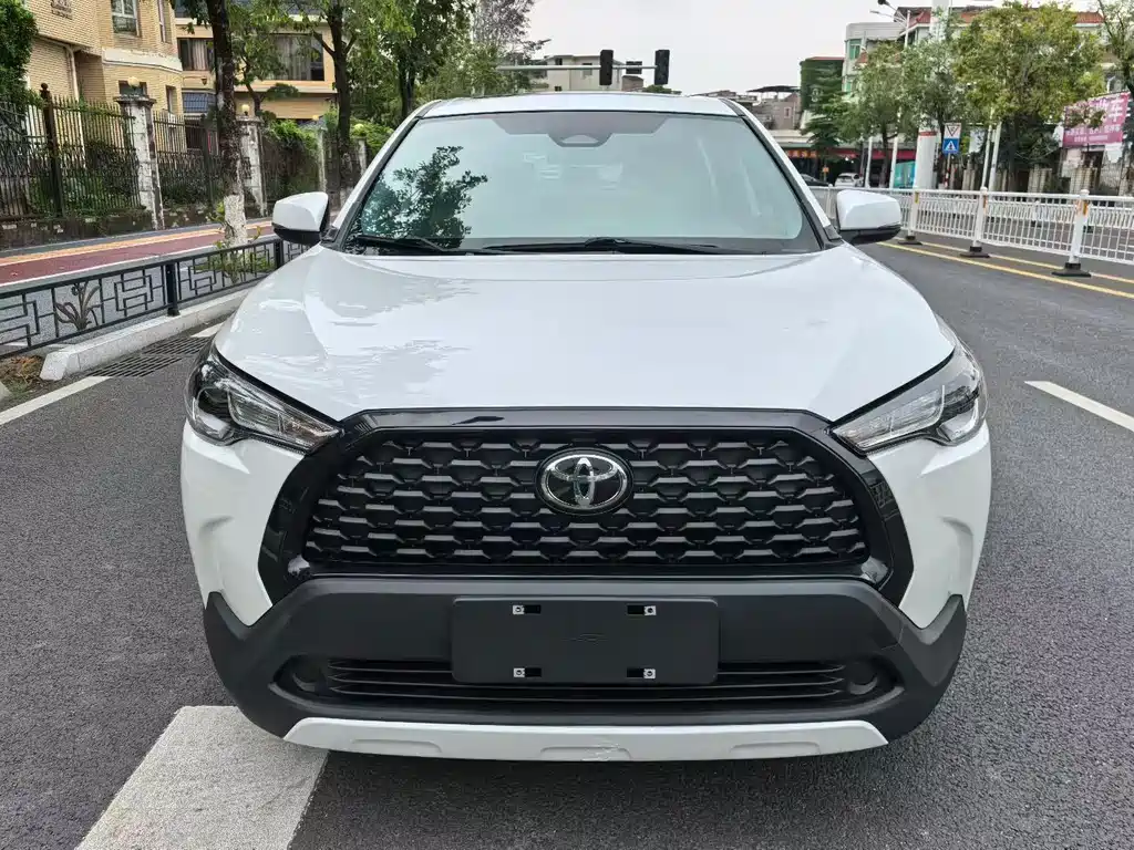 Toyota Corolla Cross 2023 — фото 2