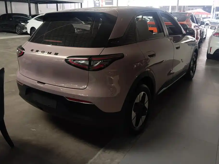 Geely Galaxy Starwish 2025 — фото 3