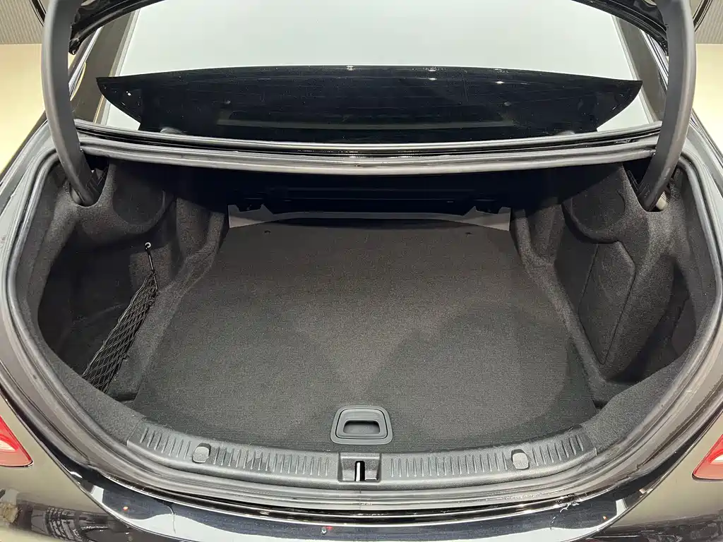 Mercedes-Benz E-Class 2019 — фото 10