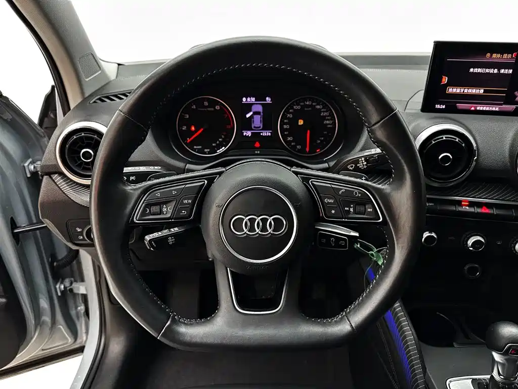 Audi Q2L 2022 — фото 11