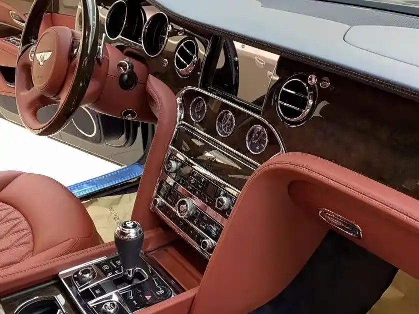 Bentley Mulsanne 2019 — фото 13