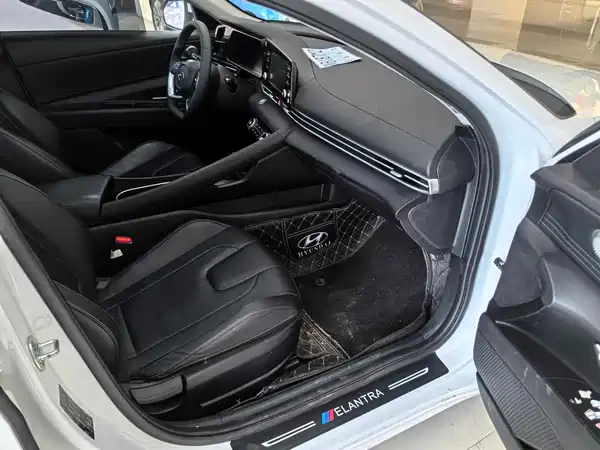 Hyundai Elantra 2023
