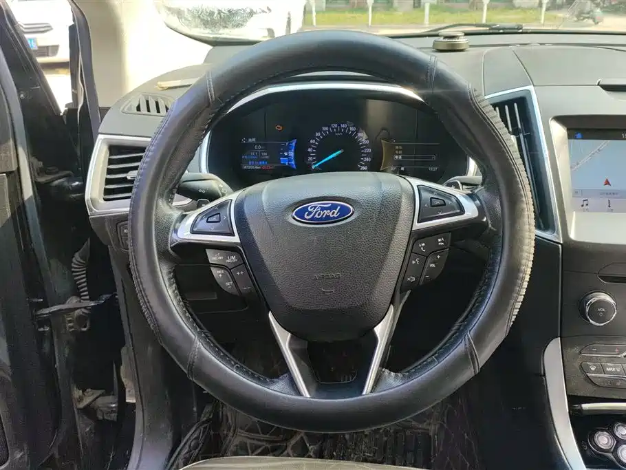 Ford Edge 2017 — фото 15