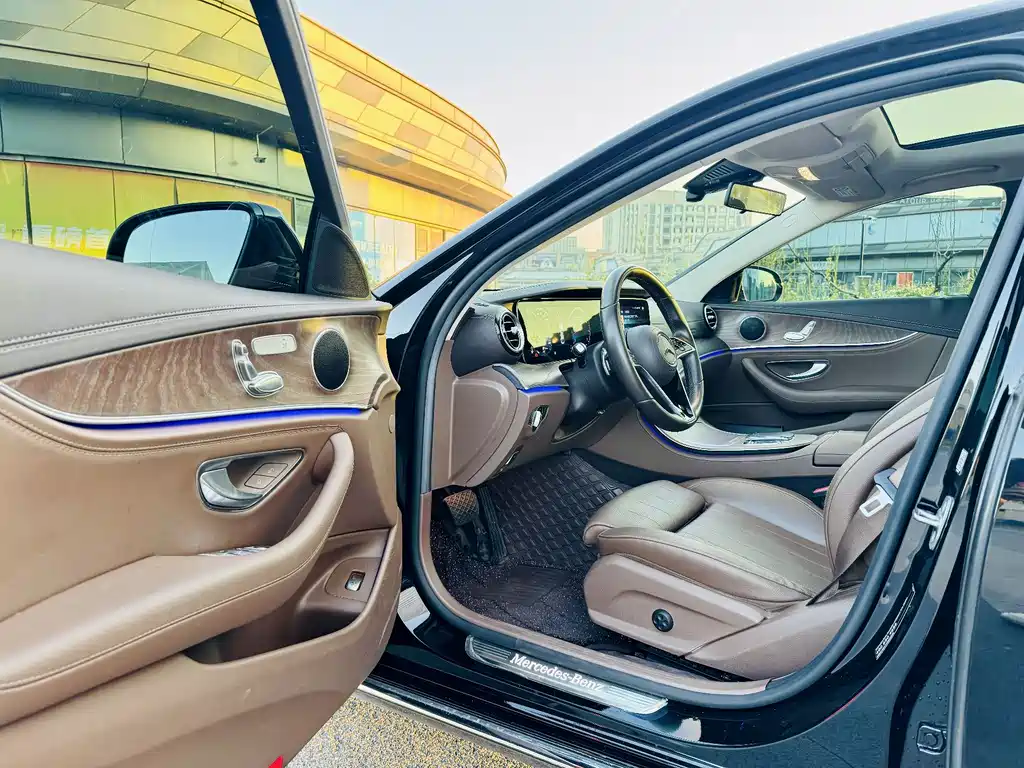 Mercedes-Benz E-Class 2022 — фото 9