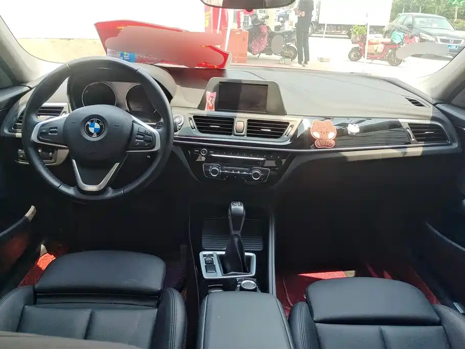 BMW 1 Series 2018 — фото 12