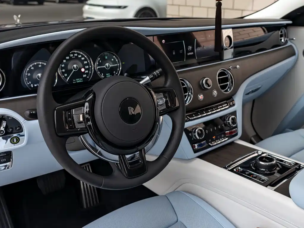 Rolls-Royce Ghost 2023 — фото 11