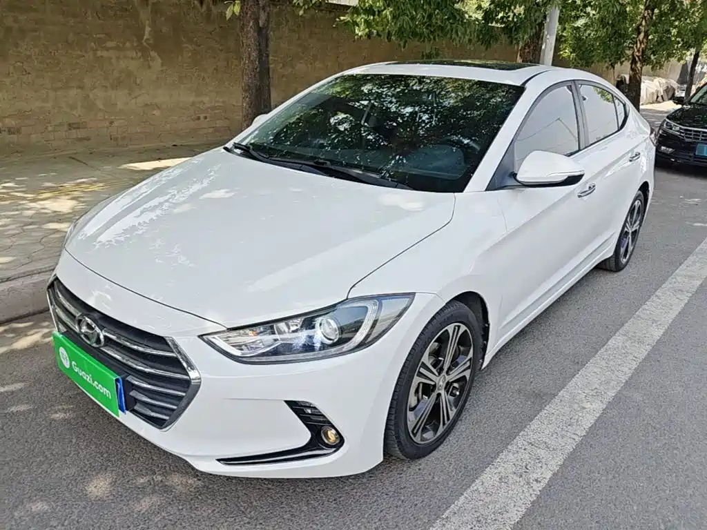 Hyundai Elantra 2018 — фото 1