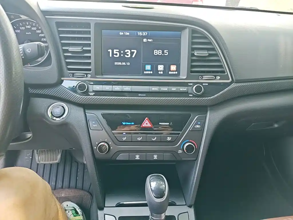 Hyundai Elantra 2018 — фото 13