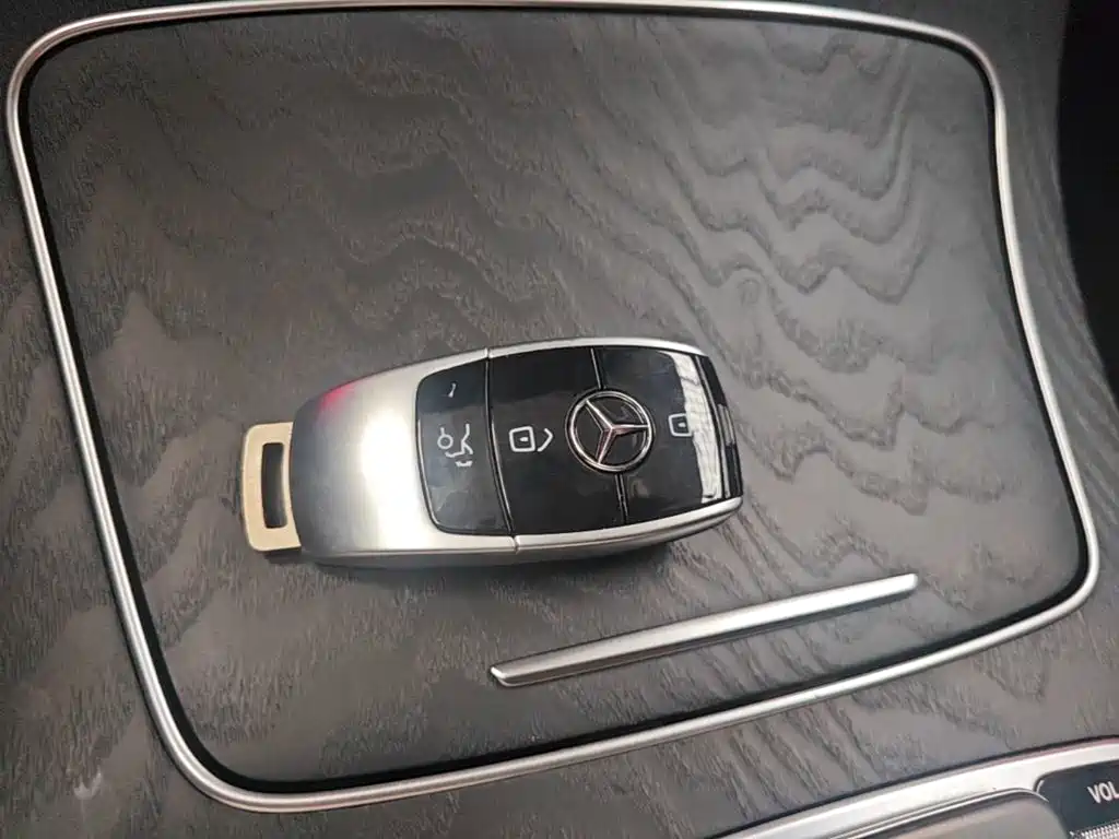 Mercedes-Benz E-Class 2021 — фото 9