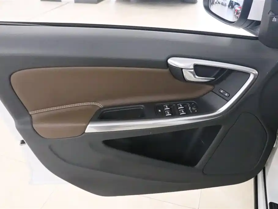 Volvo S60 PHEV 2018 — фото 11