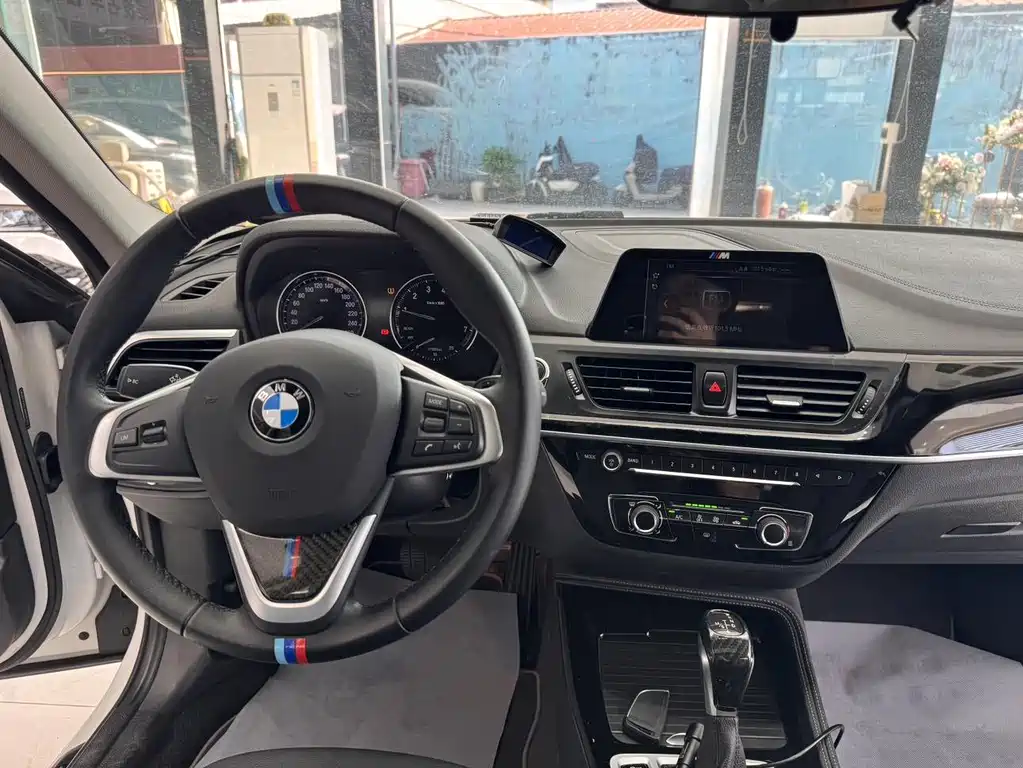 BMW 1 Series 2018 — фото 25