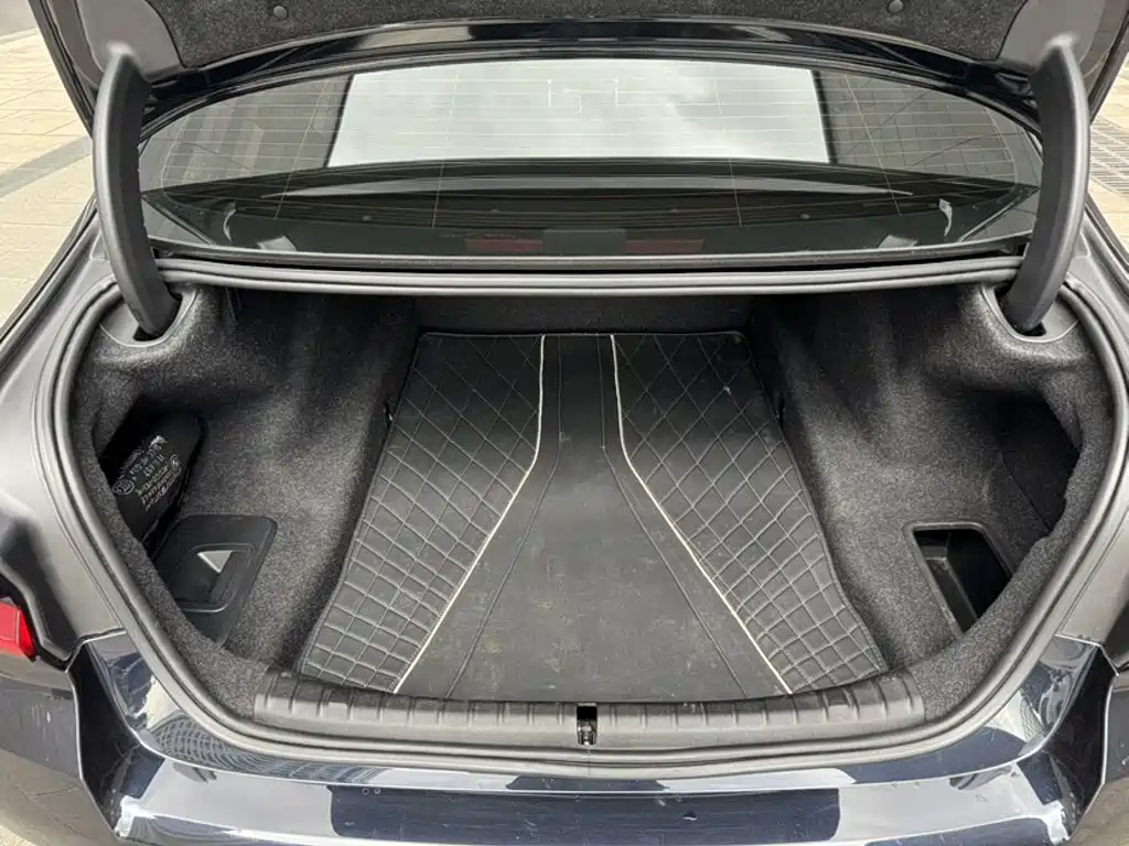 BMW 5 Series 2022 — фото 18