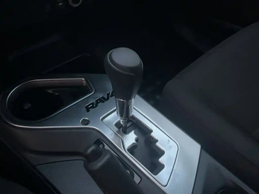Toyota RAV4 2017 — фото 17