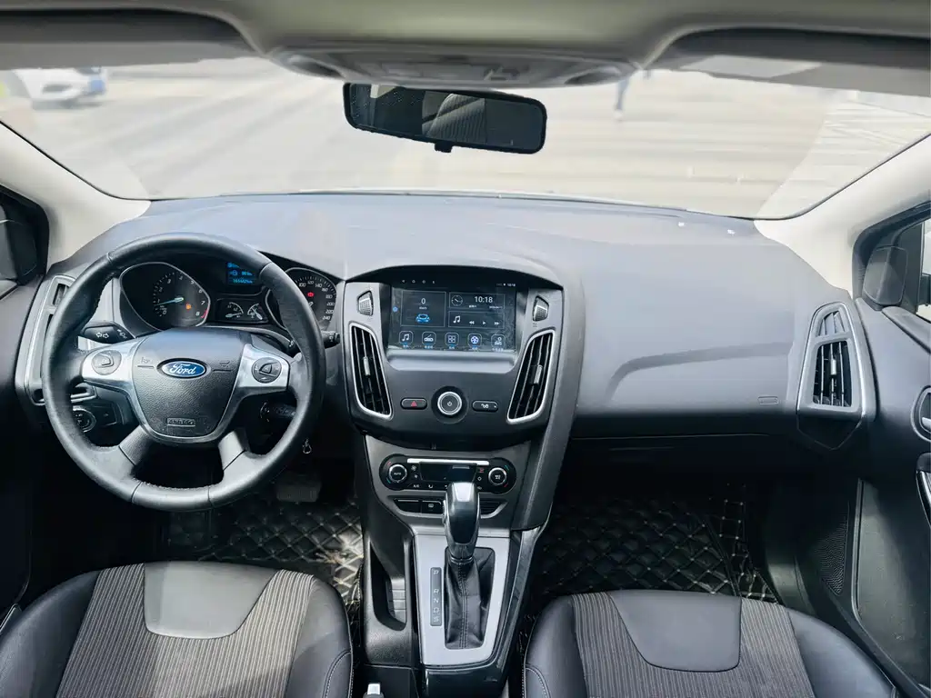 Ford Focus 2014 — фото 10