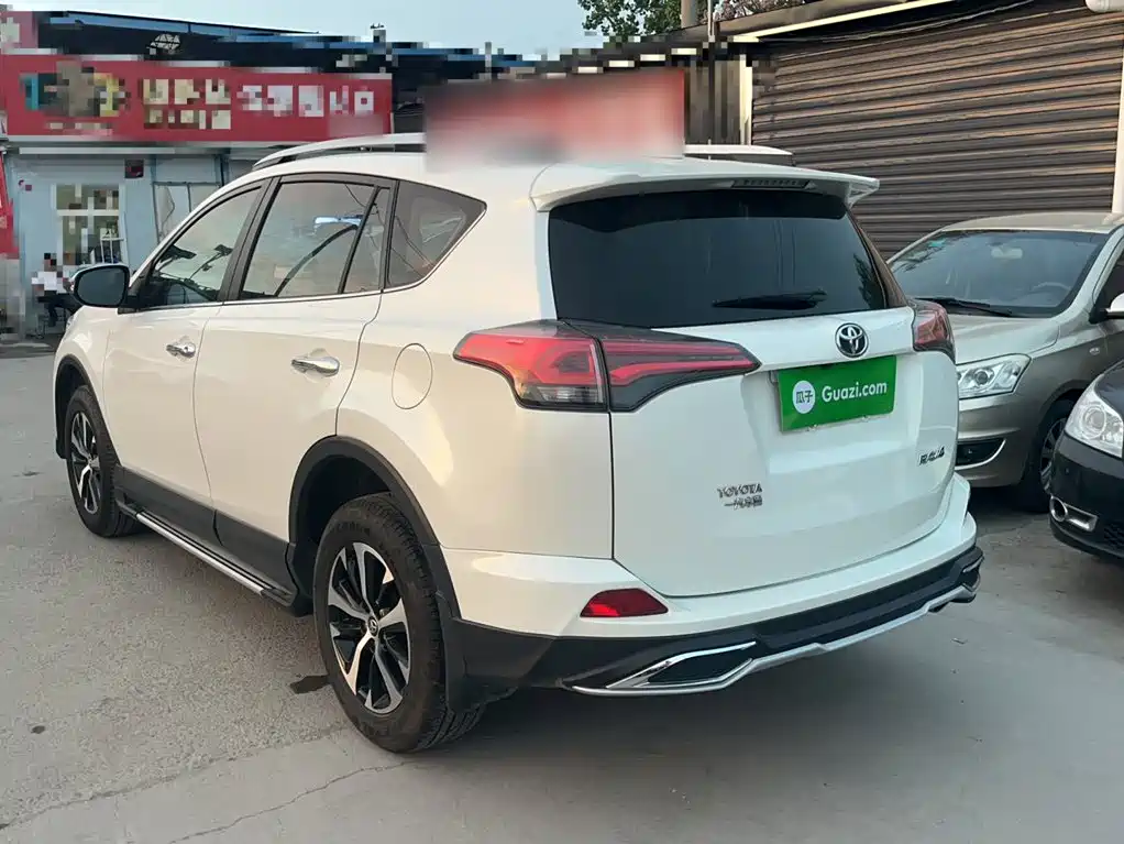 Toyota RAV4 2017 — фото 11