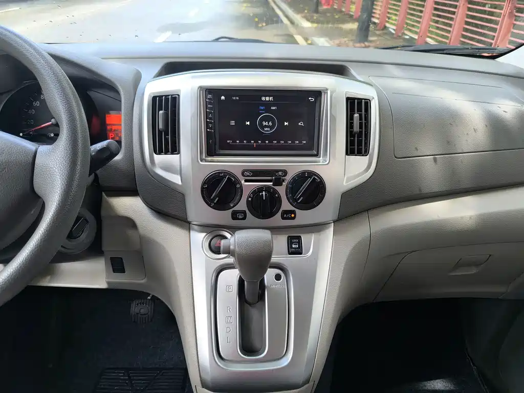 Nissan NV200 2018 — фото 18