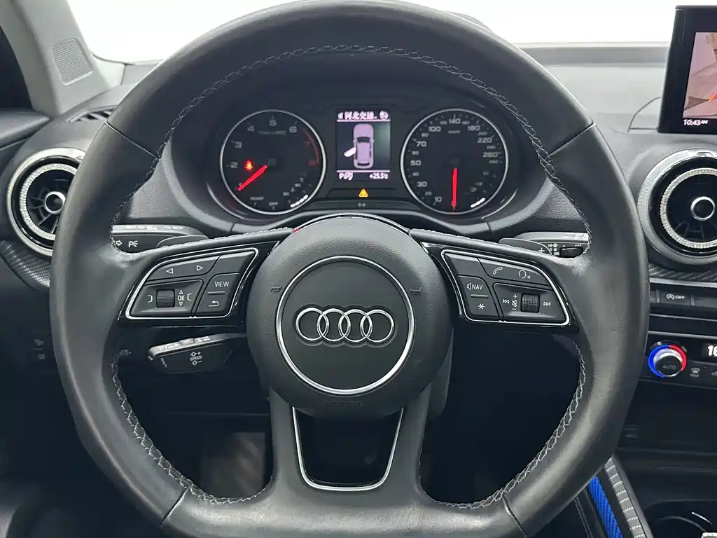 Audi Q2L 2022 — фото 12
