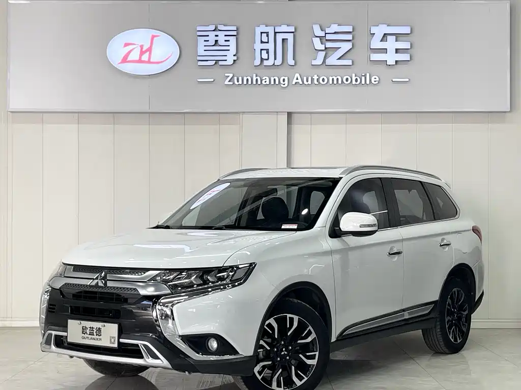 Mitsubishi Outlander 2019 — фото 1