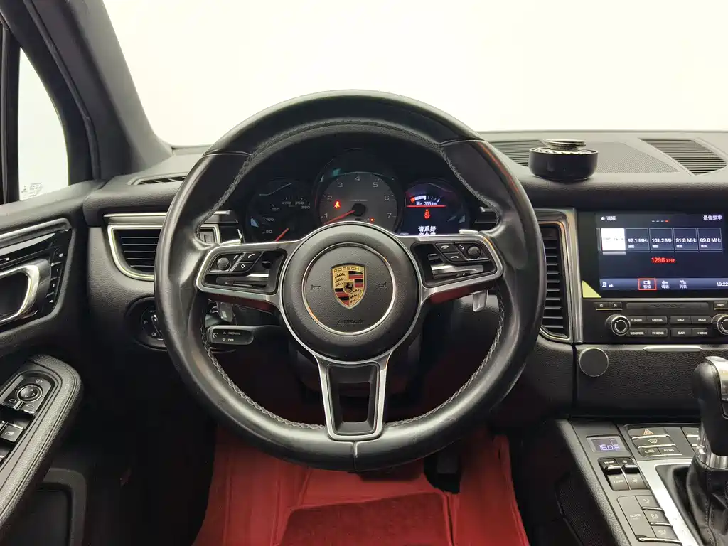 Porsche Macan 2017 — фото 6