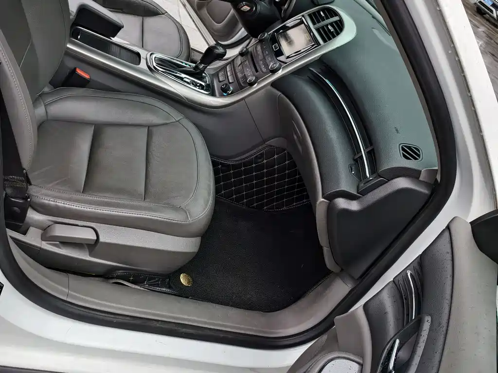 Chevrolet Malibu 2015 — фото 13