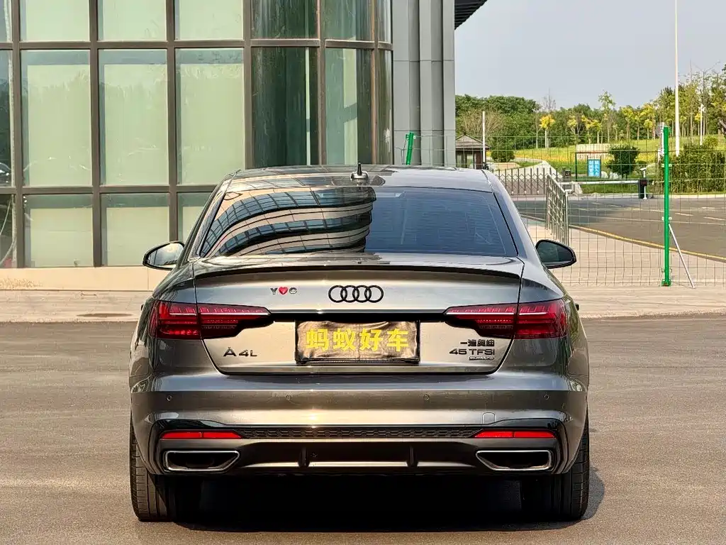 Audi A4L 2023 — фото 5
