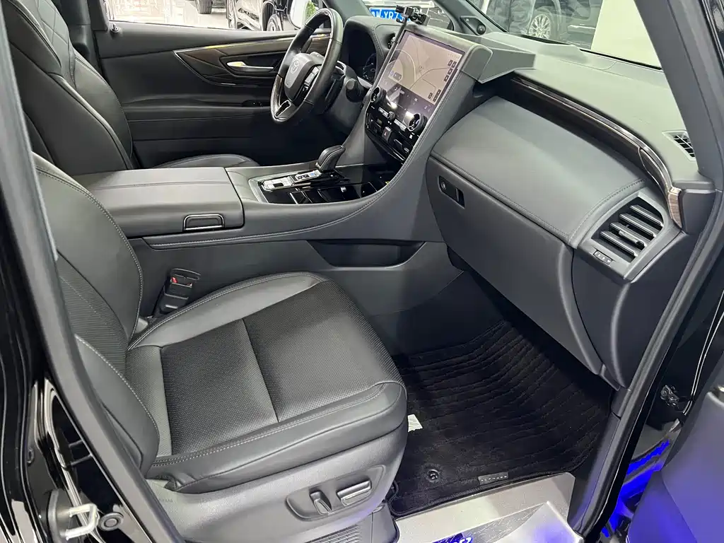 Toyota Alphard 2025 — фото 17