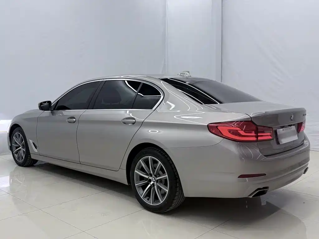 BMW 5 Series 2018 — фото 8