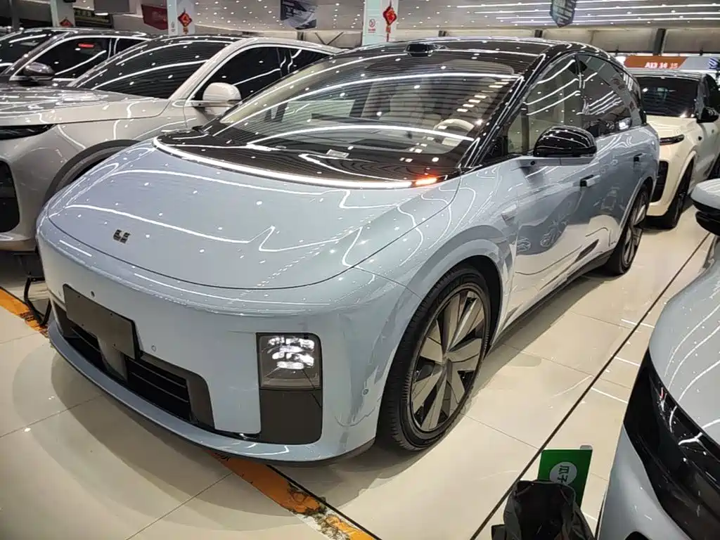 Li Auto i8 2025