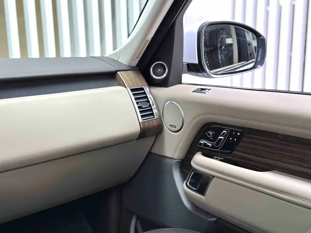 Land Rover Range Rover 2019 — фото 17