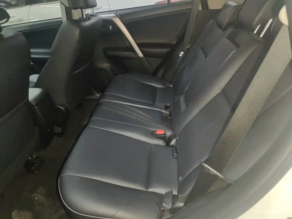 Toyota RAV4 2019 — фото 17