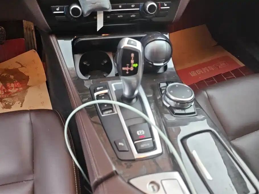 BMW 5 Series 2016 — фото 16
