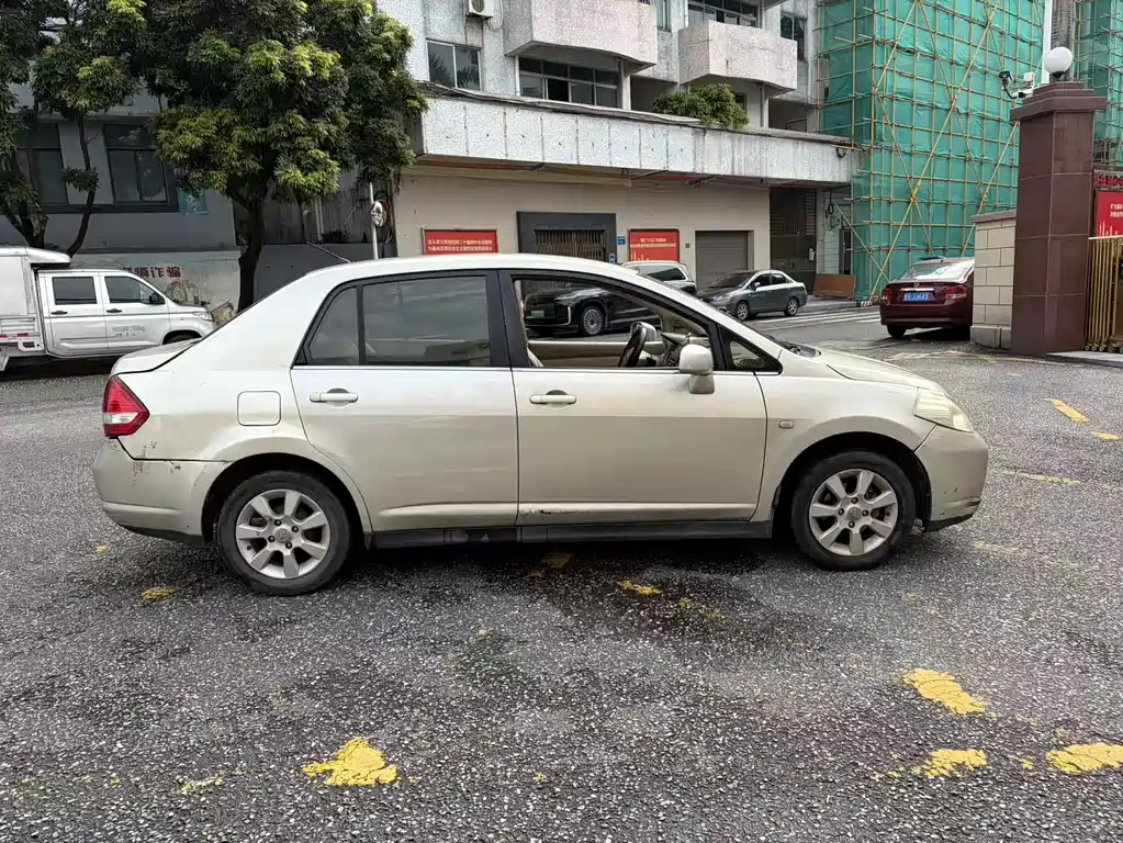 Nissan Tiida 2007 — фото 4