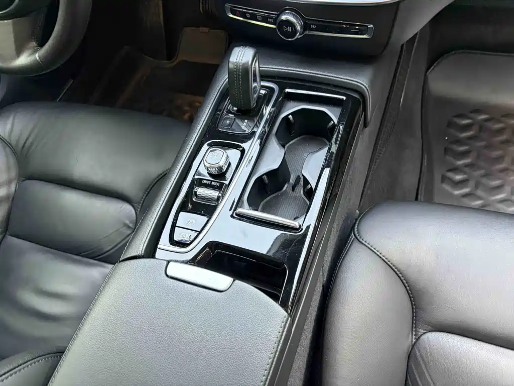 Volvo S60 PHEV 2020 — фото 20