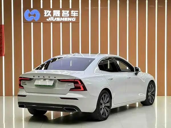 Volvo S60 Plug-In Hybrid 2021