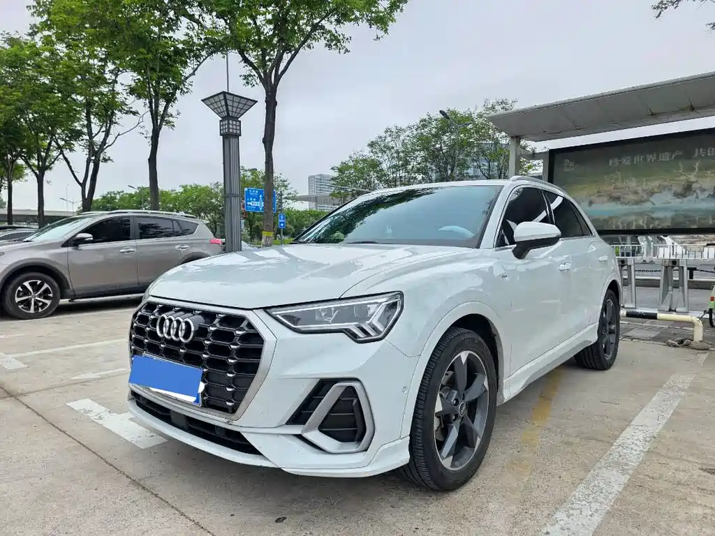 Audi Q3 2023 — фото 1