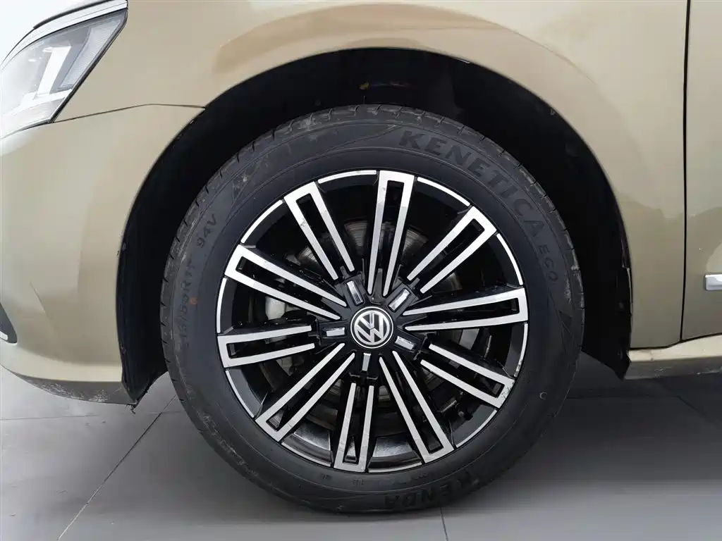 Volkswagen Passat 2017 — фото 17
