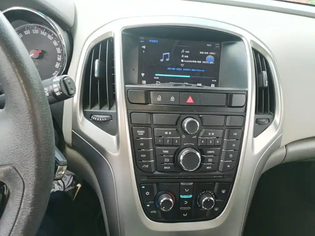 Buick Excelle GT 2015 — фото 13