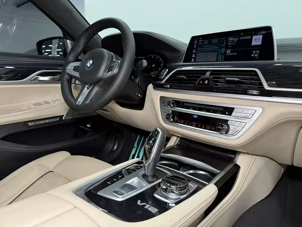 BMW 7 Series 2018 — фото 12