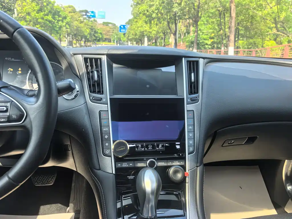 Infiniti Q50L 2015 — фото 17