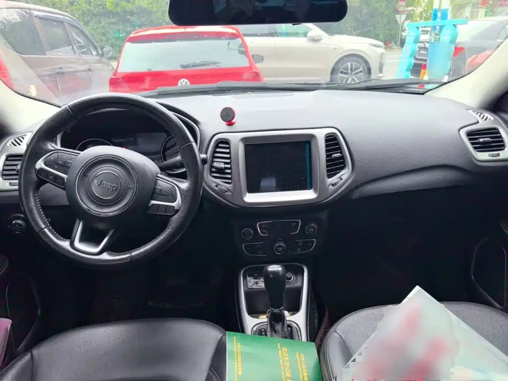 Jeep Compass 2017 — фото 10