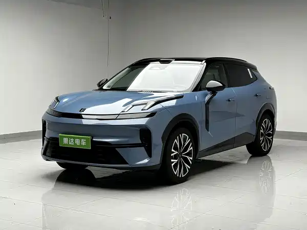 Lynk & Co 08 EM-P 2025