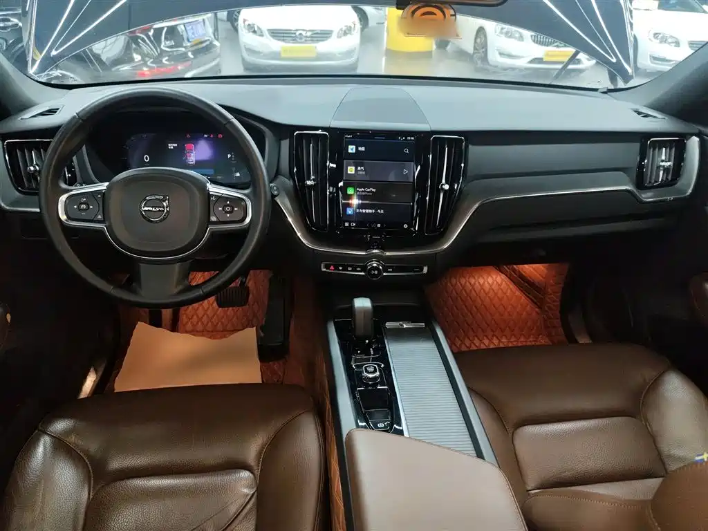 Volvo XC60 2023 — фото 10