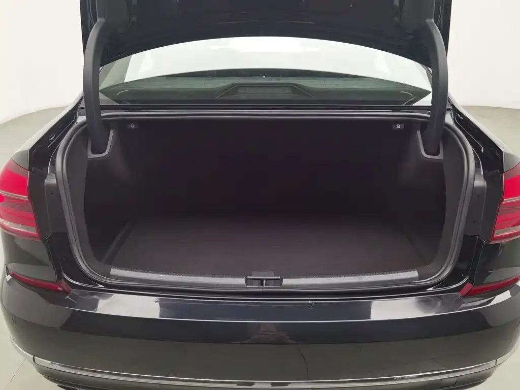 Volkswagen Passat 2019 — фото 16