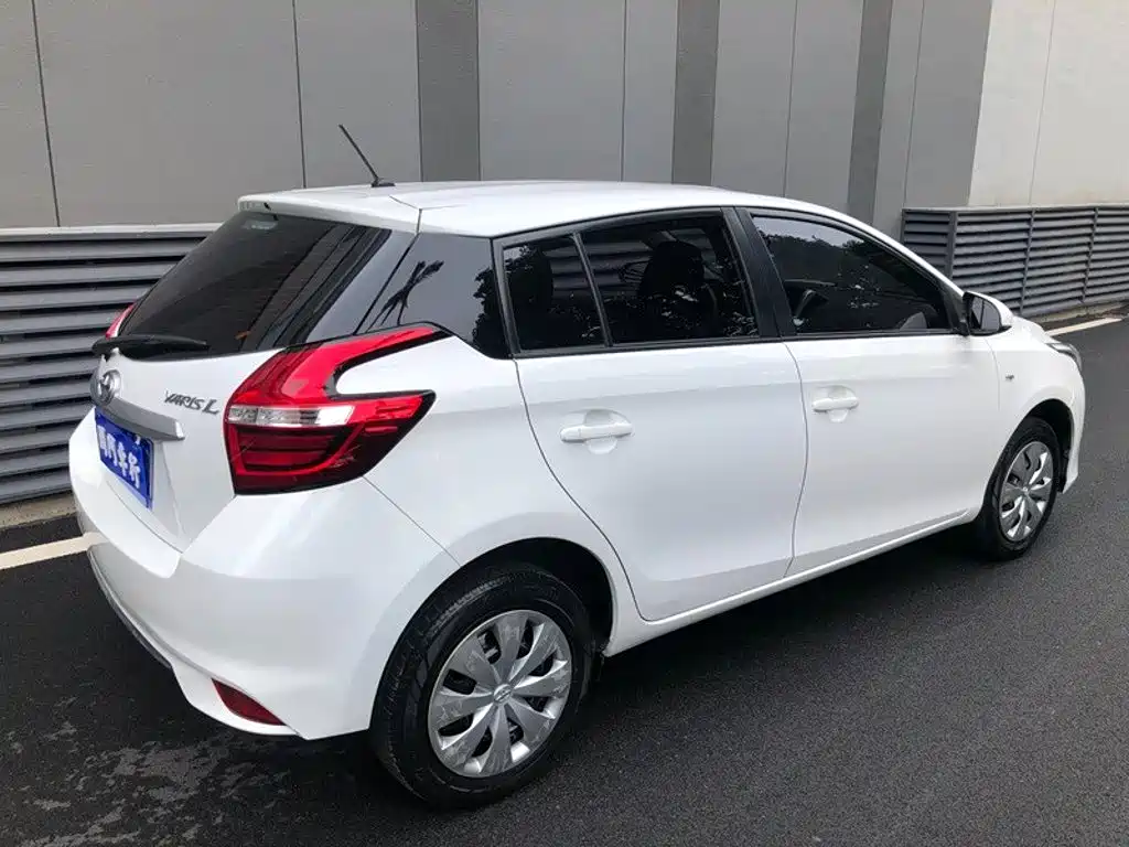 Toyota Yaris L 2019 — фото 12